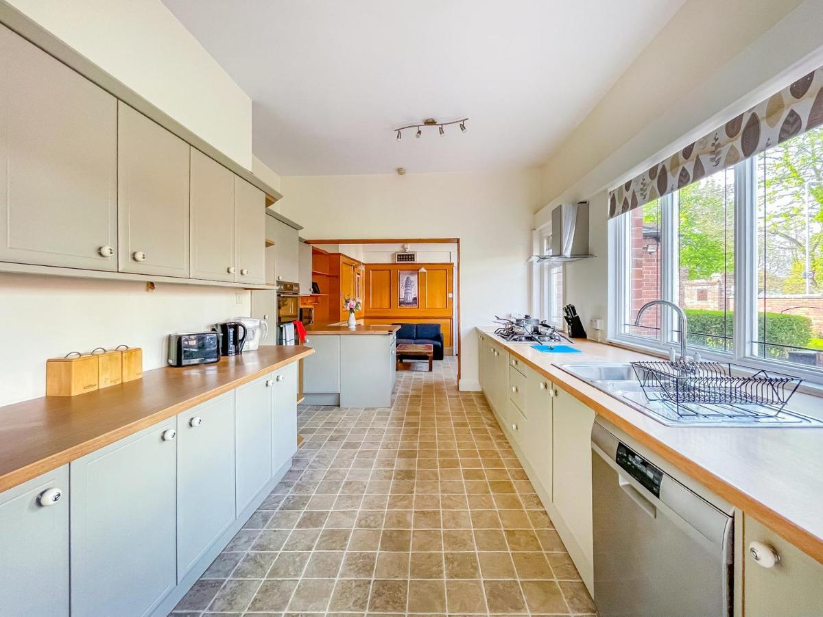 *Rg9Bc* For Your Most Relaxed & Cosy Stay + Free Parking + Free Fast Wifi * Leeds  Exteriör bild